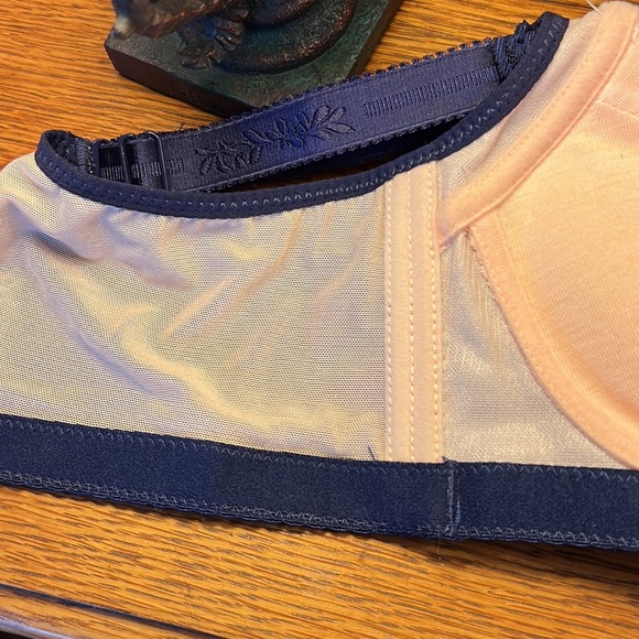 28A Women’s Bra Petite Fit Sexy Style No Underwire Navy Satin & Lace - Picture 7 of 16